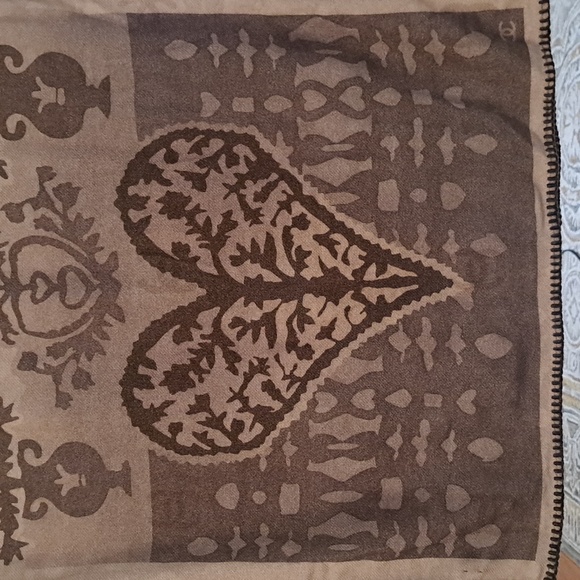 Chanel cashmere scarf - Picture 2 of 13